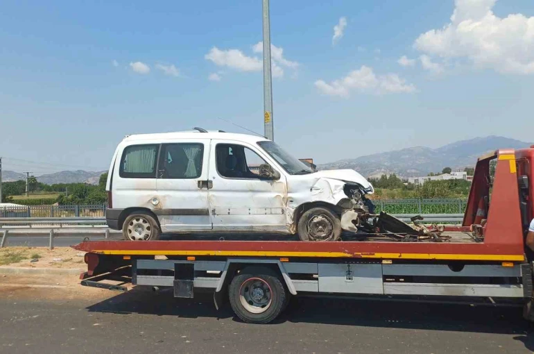 Kontrolden çıkan araç takla attı: 4 yaralı 