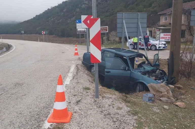 Kontrolden çıkan aracın şarampole yuvarlanmasıyla 5 kişi yaralandı