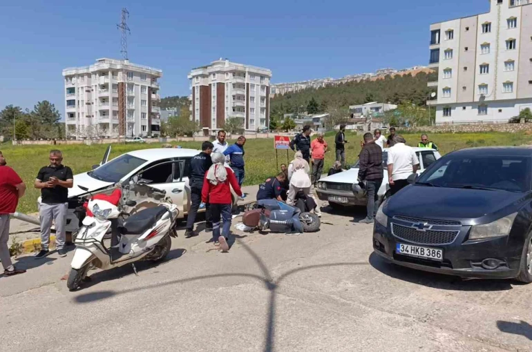 Kontrolden çıkan otomobil ışıklarda bekleyen araçlara çarptı: 3 yaralı