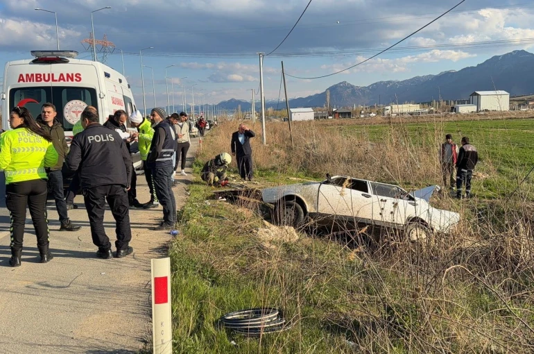 Kontrolden çıkan otomobil şarampole yuvarlandı: 2 yaralı