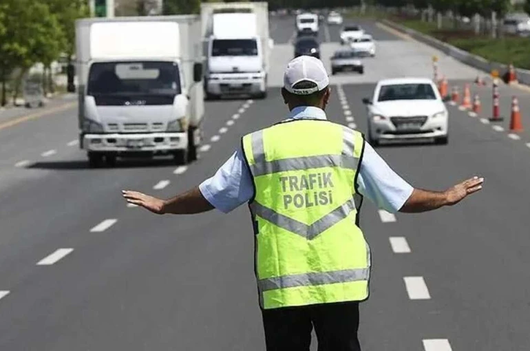 Konya-Afyon Yolu Trafiğe Kapatıldı