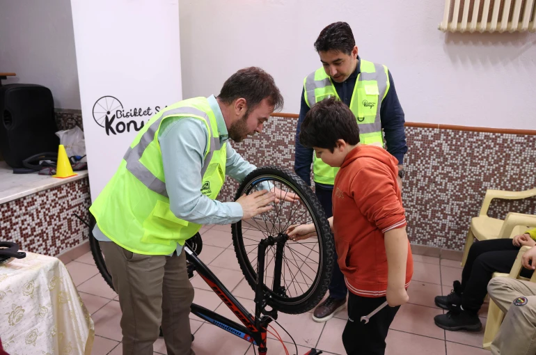 Konya Büyükşehir “Dünya Kışın İşe Bisikletle Gitme Günü” kapsamında etkinlikler düzenliyor