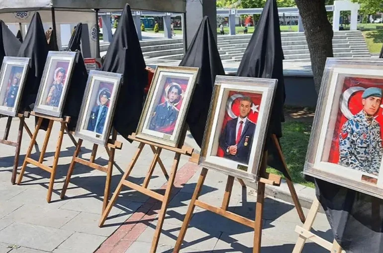 Konya’da 15 Temmuz kahramanlarına vefa! Portreleri rölyef eserlerle yaşatıldı