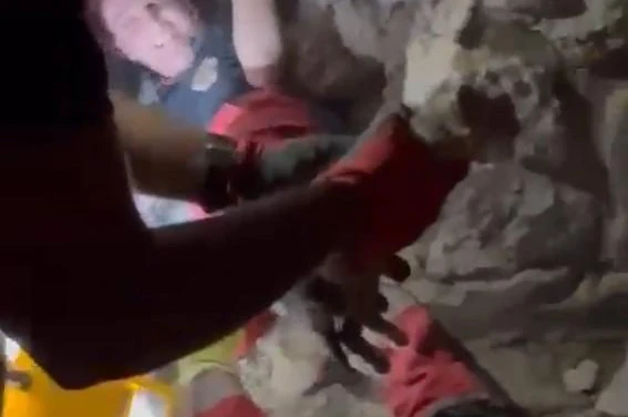 Konya’da duvar arasında kalan kediye itfaiyeden 9 saatlik kurtarma operasyonu