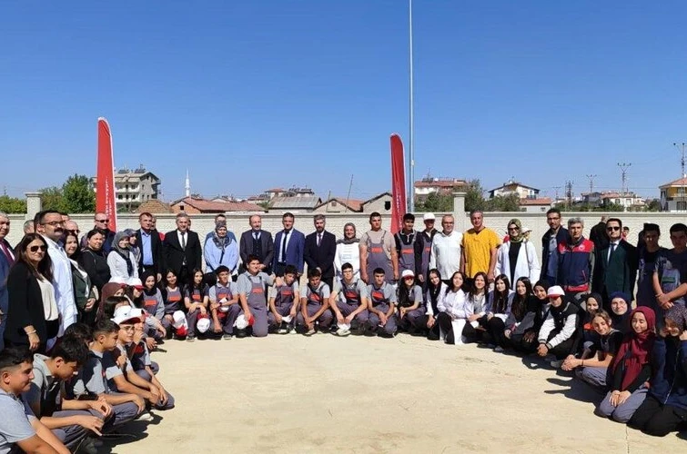 Konya’da tarım ve eğitim el ele, çocuklar hasatla buluştu