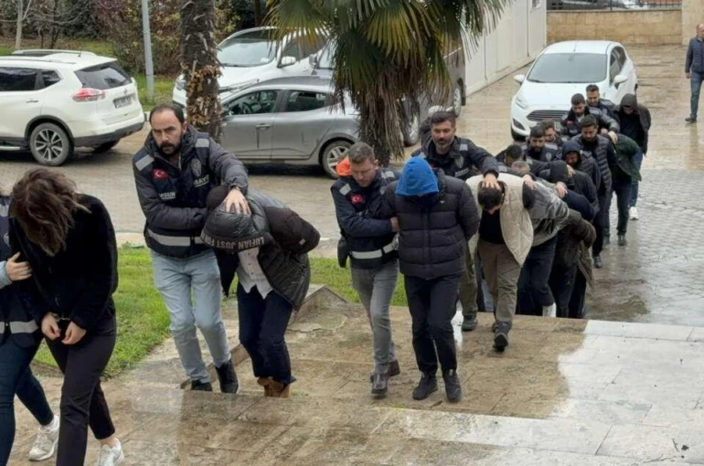 Konya dahil 13 ilde “Satır 2” operasyonu! 30 gözaltı