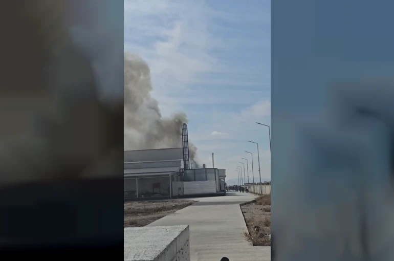 Konya’daki Fabrikada Korkutan Yangın! Gökyüzünü Duman Kapladı