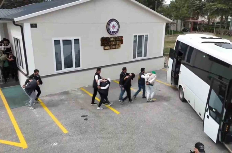 Konya merkezli yurt dışı bağlantılı 3 ilde eş zamanlı siber dolandırıcılık operasyonu: 8 şüpheli tutuklandı