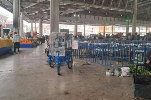 Konya Muhacir Pazarı’nda pazarcılar birbirine girdi, yumruklar konuştu
