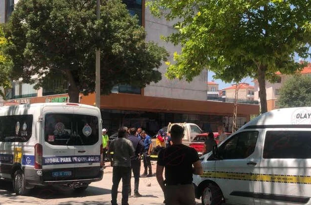 Konya'nın merkezinde araç yayalara çarptı! 2 kişi hayatını kaybetti