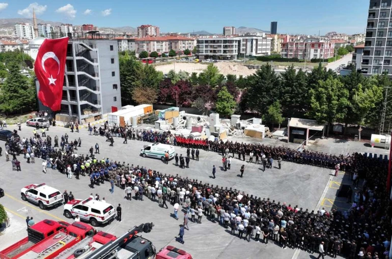 Konya şehidine ağladı! İtfaiyeci Mehmet Tekeli gözyaşlarıyla toprağa verildi