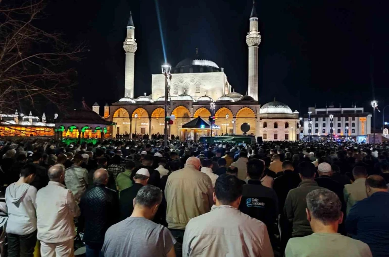 Konya şehir merkezinde 40 camide hatimle teravih namazı kılınacak