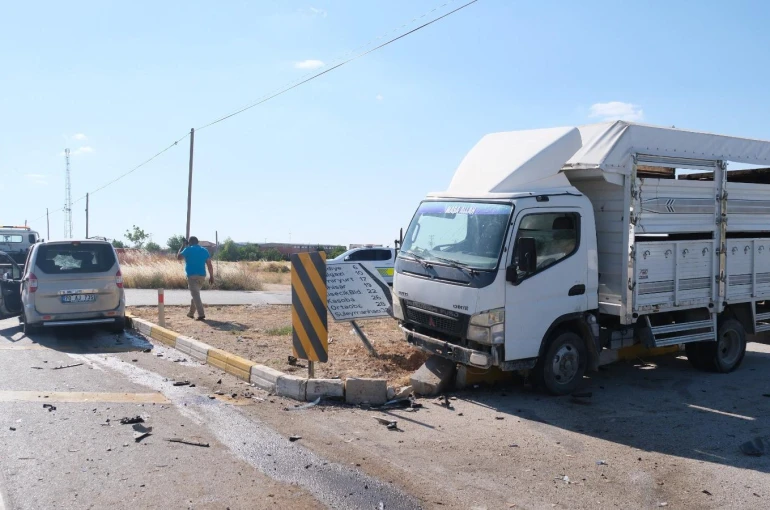 Konya yolunda hafif ticari araçla kamyonetin çarpışması sonucu 1 kişi yaralandı