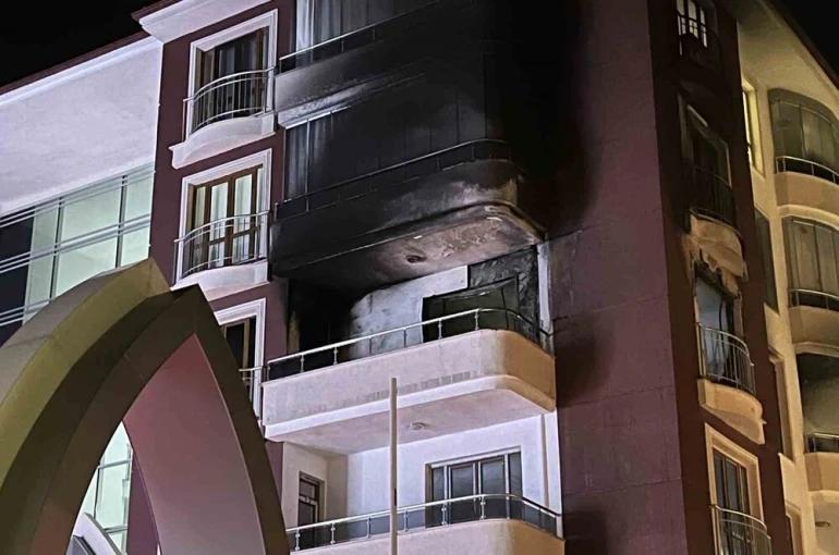 Konya’da apartmandan alevler yükseldi
