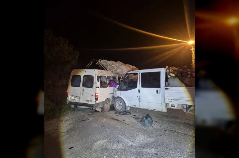 Konya’da kamyonet ile minibüs çarpıştı: 7 yaralı