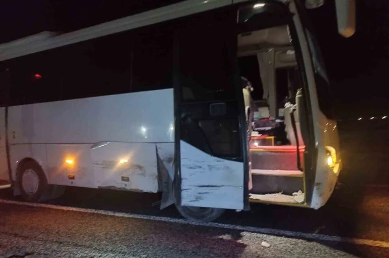 Konya’da midibüs ile otomobil çarpıştı: 1 yaralı