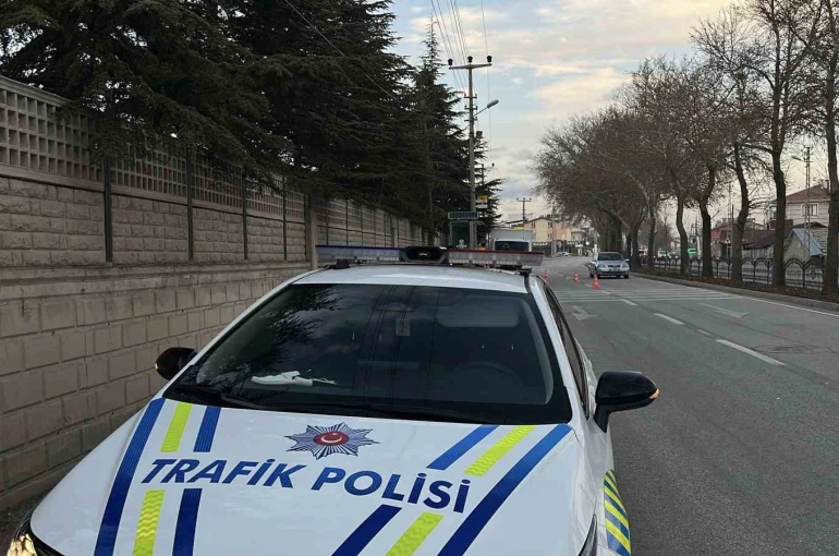 Konya’da motosiklet otobüs durağına çarptı: 1 ölü