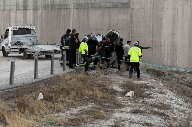 Konya’da yol kenarına uçan otomobilin sürücüsü hayatını kaybetti