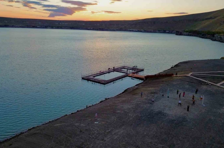 Konya’nın doğal plajlarından Acıgöl ilgi çekiyor