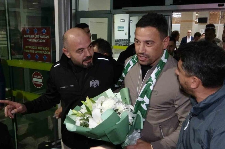 Konyaspor’un yeni teknik direktörü Çağdaş Atan, Konya’ya geldi