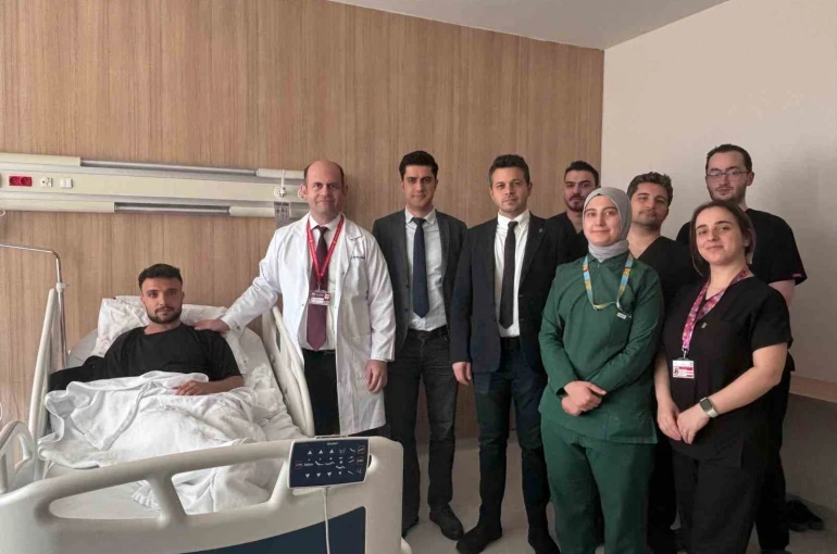 Kopan sinirler bacağından alınan nakille onarıldı: Genç hastaya ikinci şans
