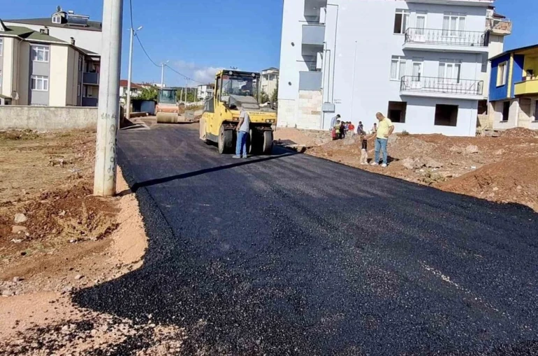 Körfez’de iki mahallede sıcak asfalt serimi tamamlandı