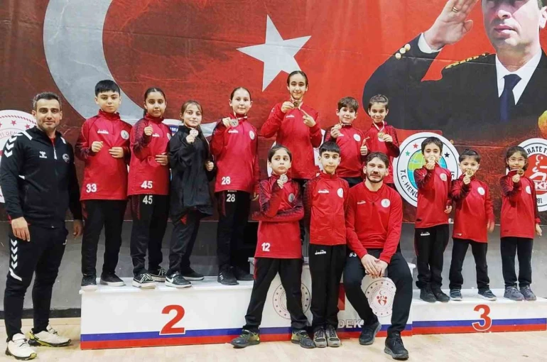 Körfezli karateciler Gaffar Okkan Turnuvası’ndan 8 madalyayla döndü