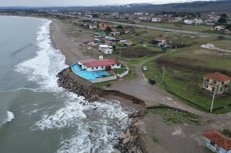 Korkutan kıyı erozyonu: Deniz 50 metre içeri girdi