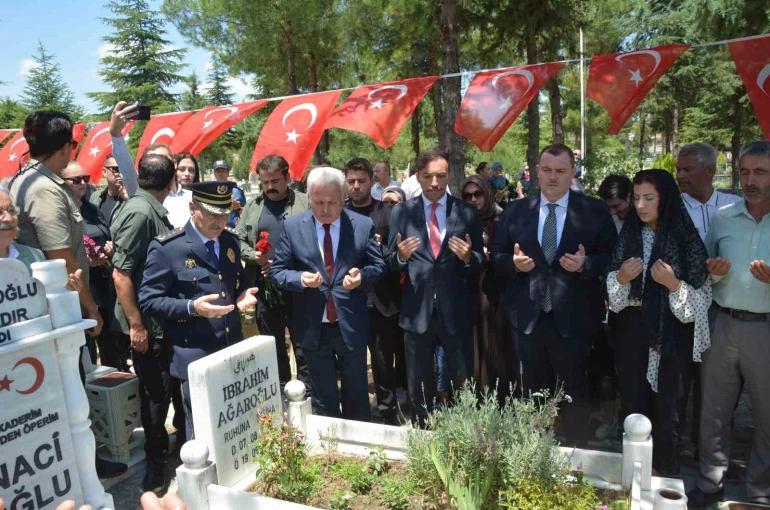 Korkuteli’nde 15 Temmuz şehidi Yasin Naci Ağaroğlu, mezarı başında anıldı
