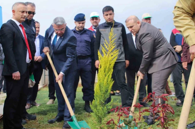 Köşk’te fidanlar toprakla buluştu