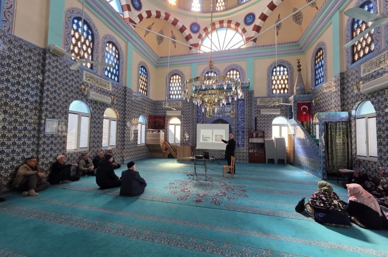 Köşk’te hac yolcularına hazırlık semineri verildi