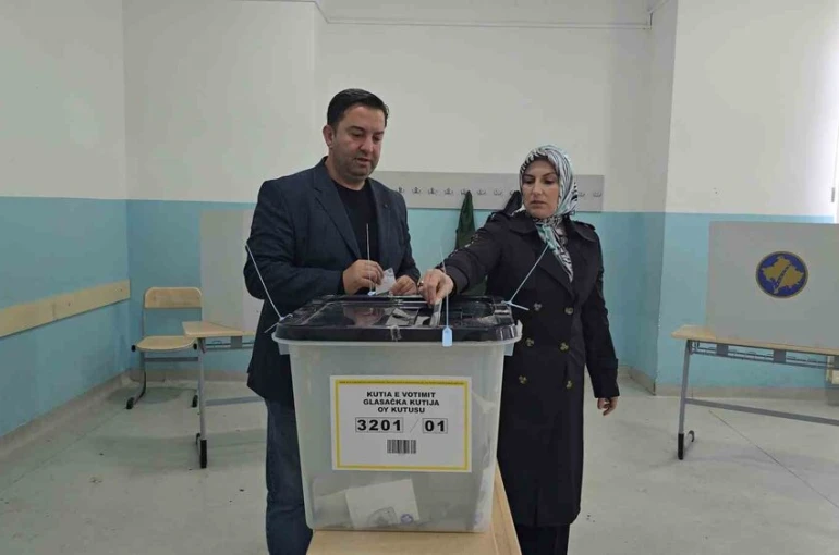 Kosova’nın tek Türk belediyesi Mamuşa’da Abdülhadi Krasniç yeniden seçimi kazandı