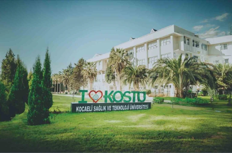 KOSTÜ, YÖK’ün 2025 izleme raporunda üst sıralarda yer aldı