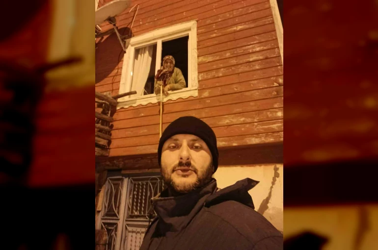 Köy muhtarı yaşlı kadının ilaçlarını 2 kilometre yürüyerek ulaştırdı 
