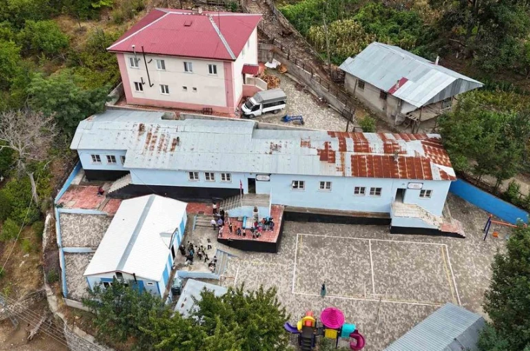 Köy okulları ve öğrencilere anlamlı dokunuş