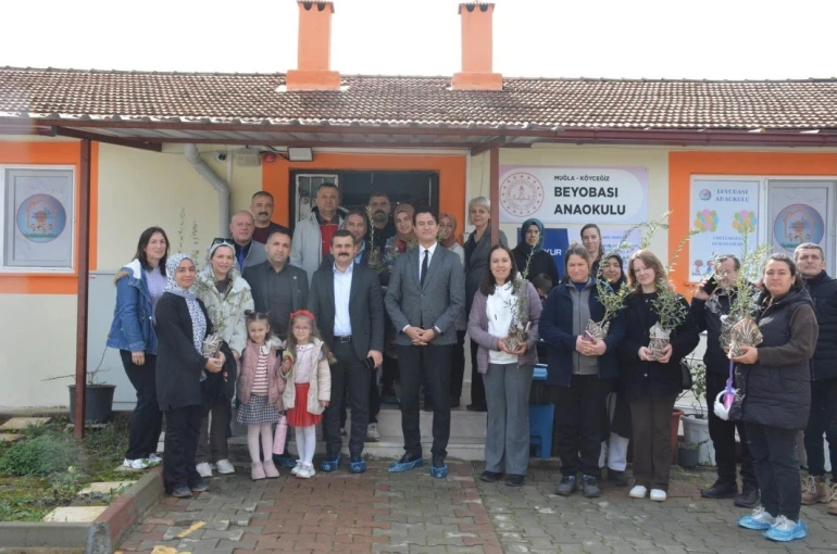 Köyceğiz Beyobası Anaokulu’nda zeytin yetiştiriciliği eğitimi ve fidan dağıtımı