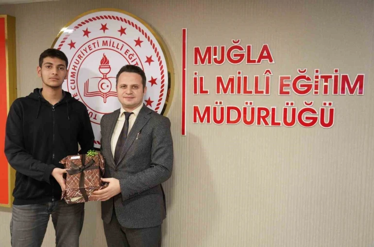 Köyceğiz Fen Lisesi öğrencisi Eşmeli, "Çevrim İçi Anlamını Bul Yarışması" il birincisi oldu
