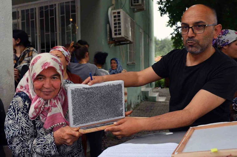 Köyceğiz’de 98 üreticiye İpekböceği larvası dağıtıldı
