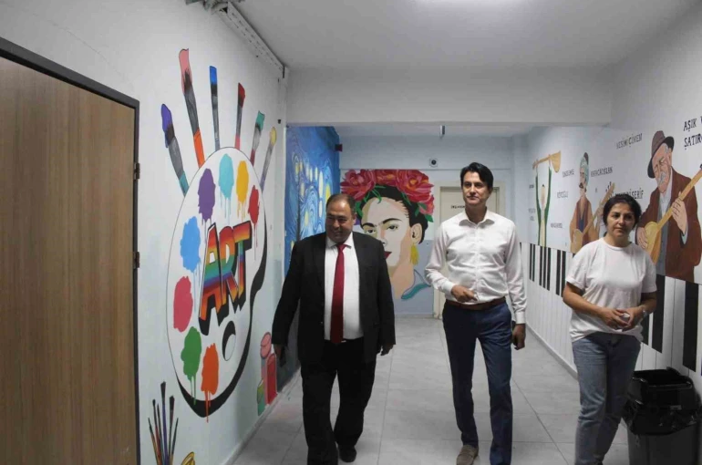 Köyceğiz’de okul duvarları renklendirildi