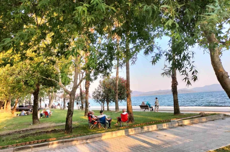 Köyceğiz’de sıcak hava etkili oluyor