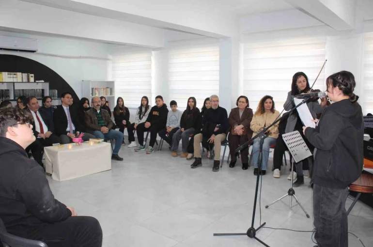 Köyceğizli öğrencilerden şiir ve müzik konseri