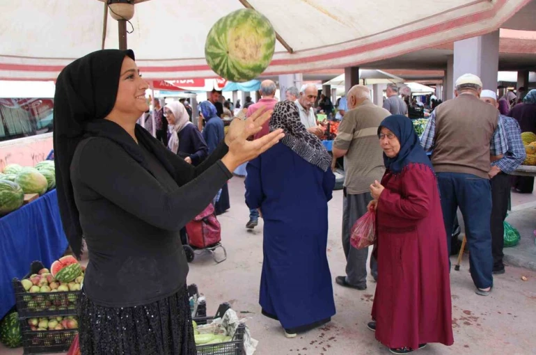 Köyün çalışkan kızı Esra’nın tarladan pazara uzanan umut hikayesi 