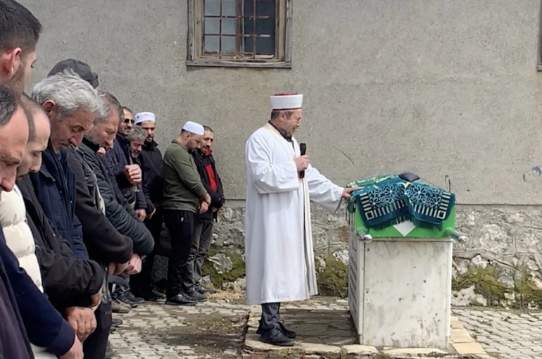 "Köyün neşesi" engelli genç herkesi gözyaşlarına boğdu: İmam ayakta durmakta güçlük çekti