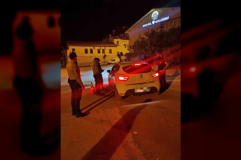 Kozan’da modifiye araçlara ceza yağdı: 16 araç ve 11 motosiklet trafikten men edildi