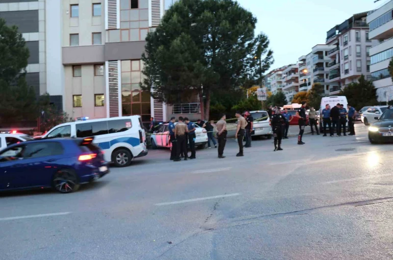 Küçük çocuğun gözü önünde 2 kadına kurşun yağdırdı