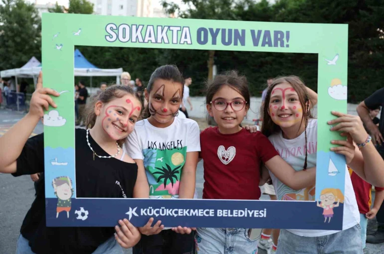 Küçükçekmece’de "3. Geleneksel sokakta oyun var" ın ilk gününe büyük ilgi