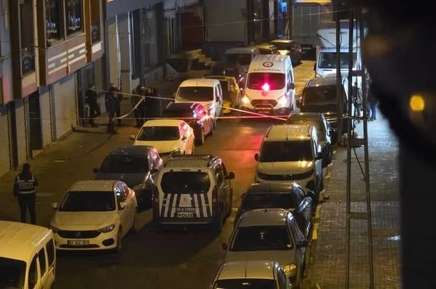 Küçükçekmece’de çatı katından düşen adam hayatını kaybetti
