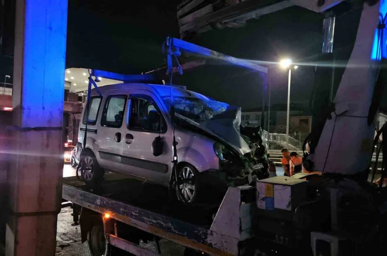 Küçükçekmece’de makas atan sürücü kazaya sebep oldu: 2 yaralı 