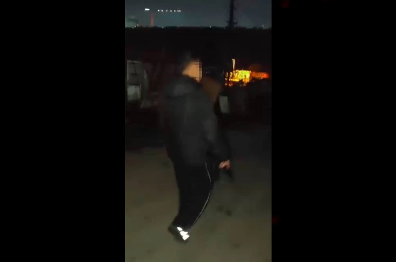 Küçükçekmece’de sokakta uzun namlulu silahla dolaştı, o anları kayda aldı