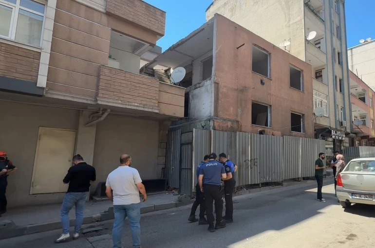Küçükçekmece’deki bina çökmesinde ağır yaralanan genç hayatını kaybetti